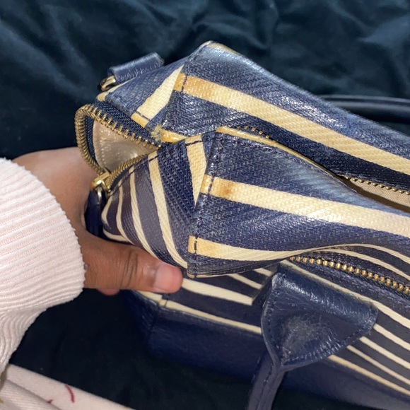 Medium Kate Spade Crossbody - Picture 9 of 11